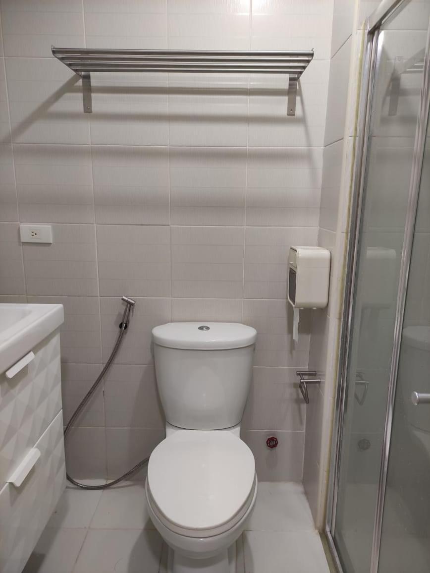 Apartamento Cozynest In Makati Manila Exterior foto